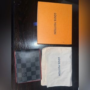 Used Louis Vuitton Wallet. Has wear. Interior needs cleaning. good wallet